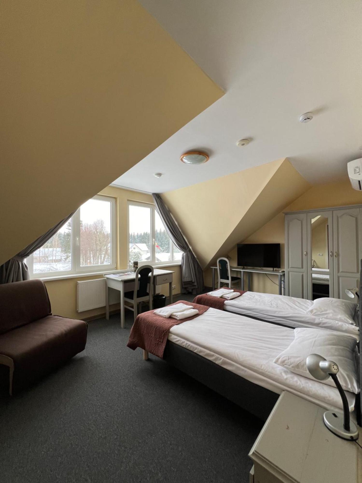 Butenas Hotel Tyla Birzai ภายนอก รูปภาพ