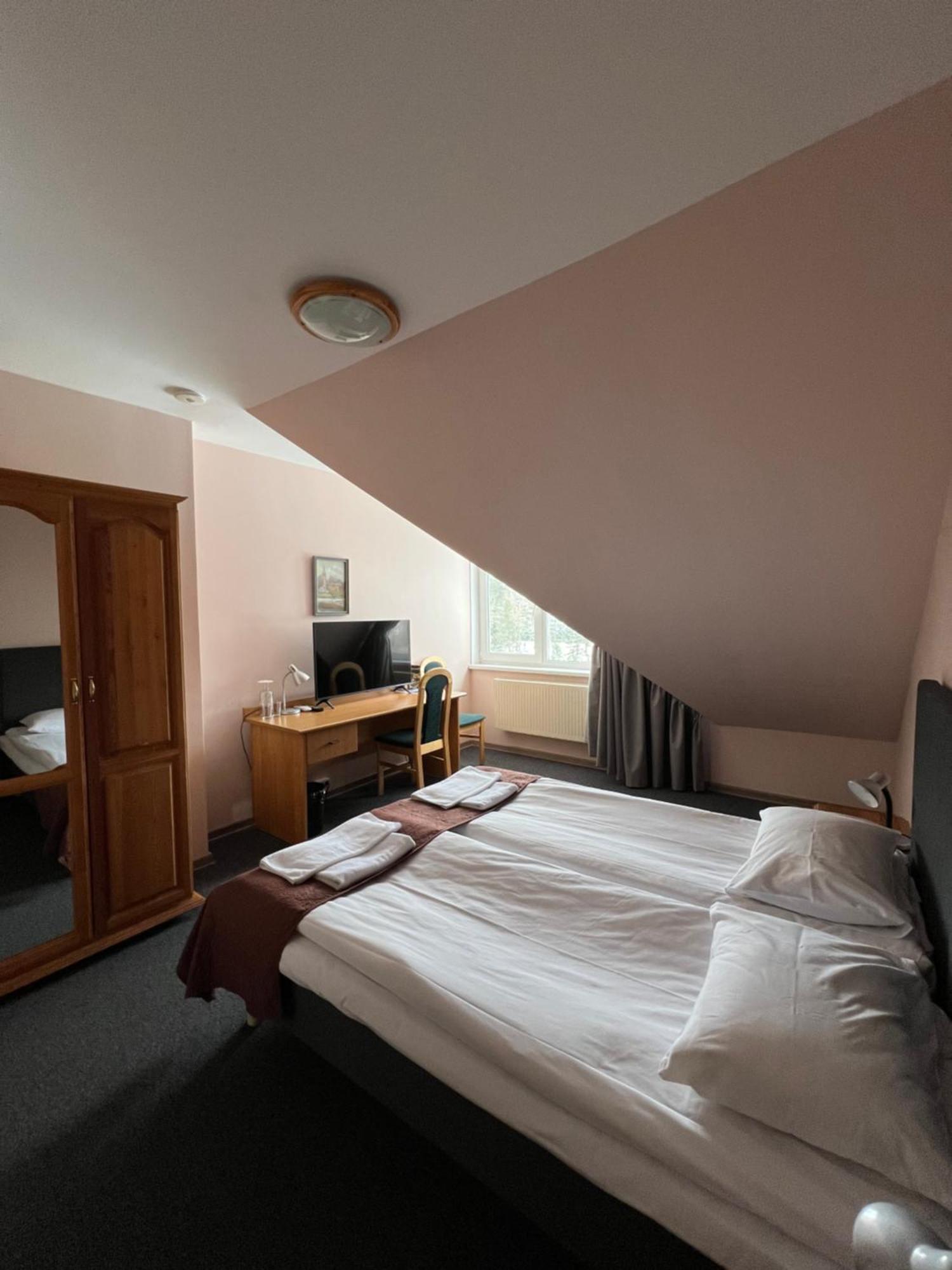 Butenas Hotel Tyla Birzai ภายนอก รูปภาพ