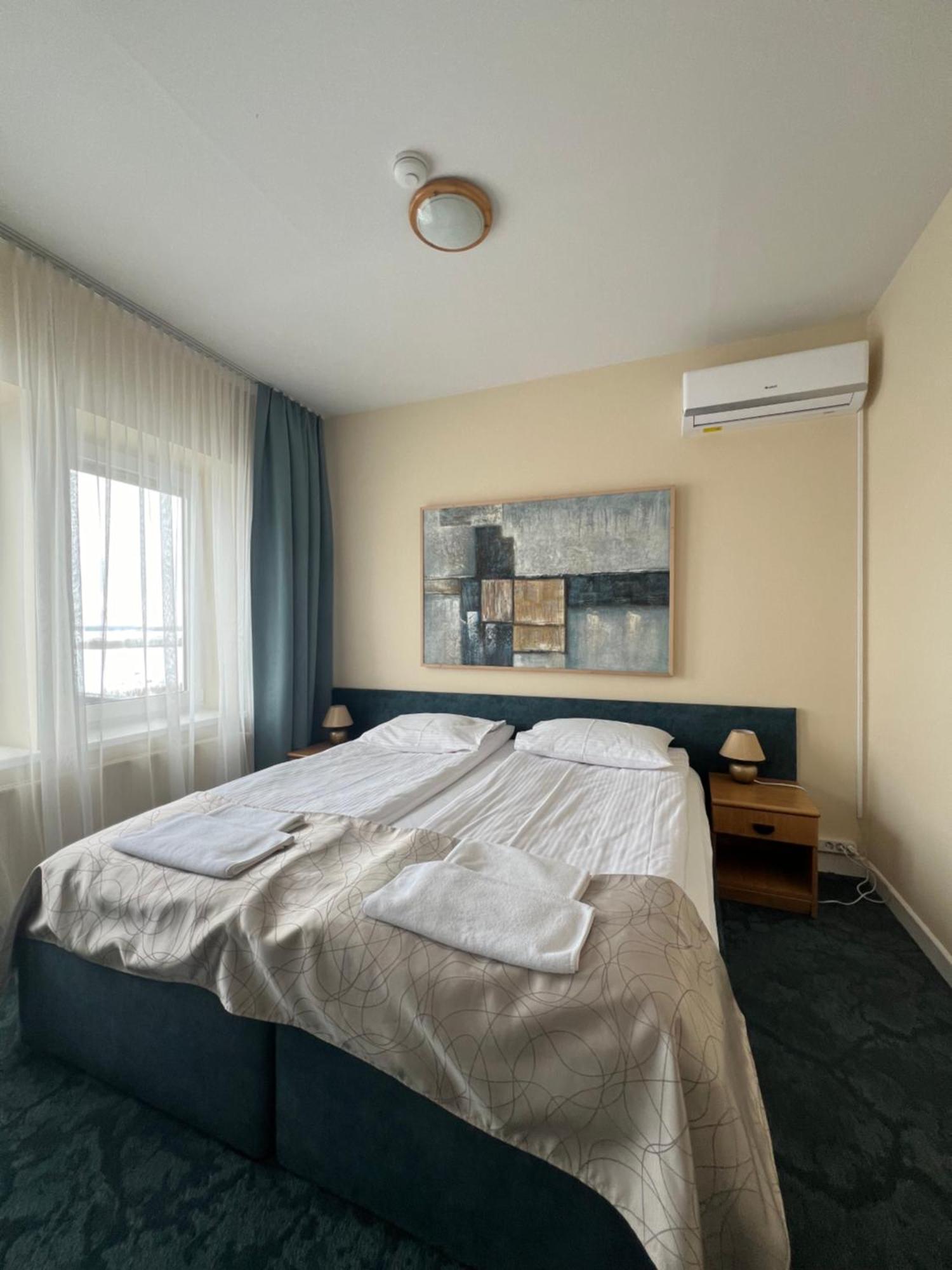 Butenas Hotel Tyla Birzai ภายนอก รูปภาพ