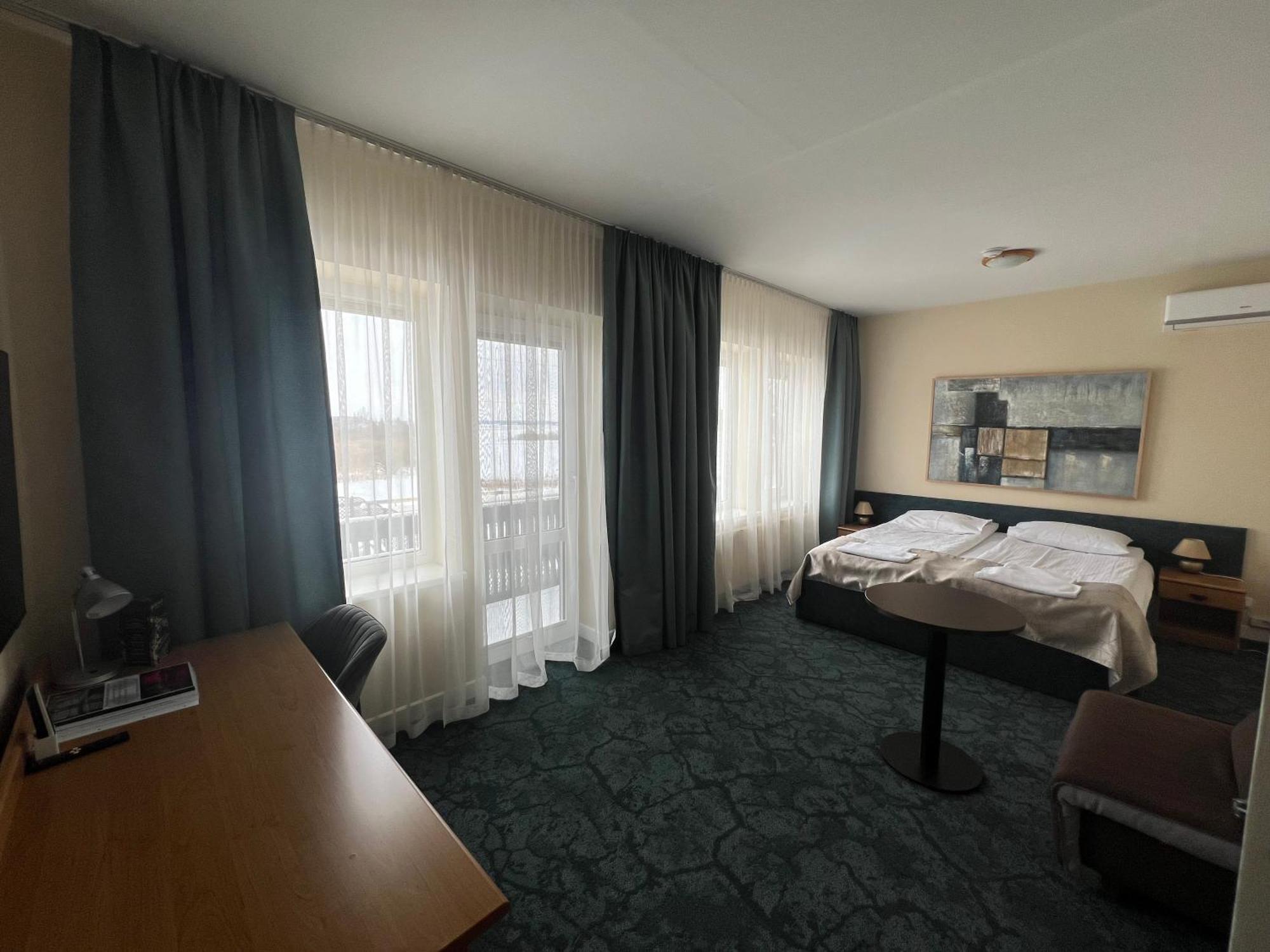 Butenas Hotel Tyla Birzai ภายนอก รูปภาพ