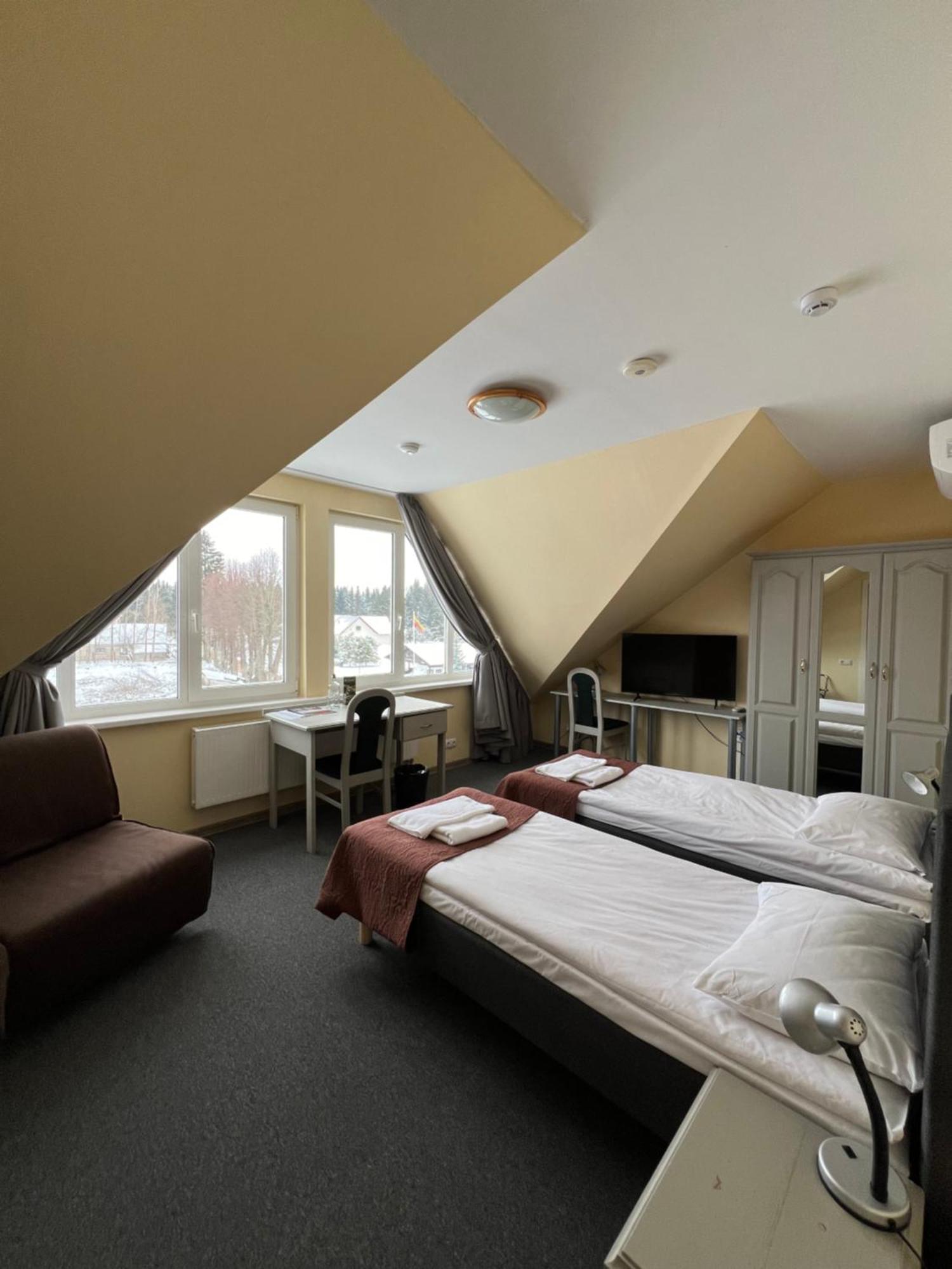 Butenas Hotel Tyla Birzai ภายนอก รูปภาพ