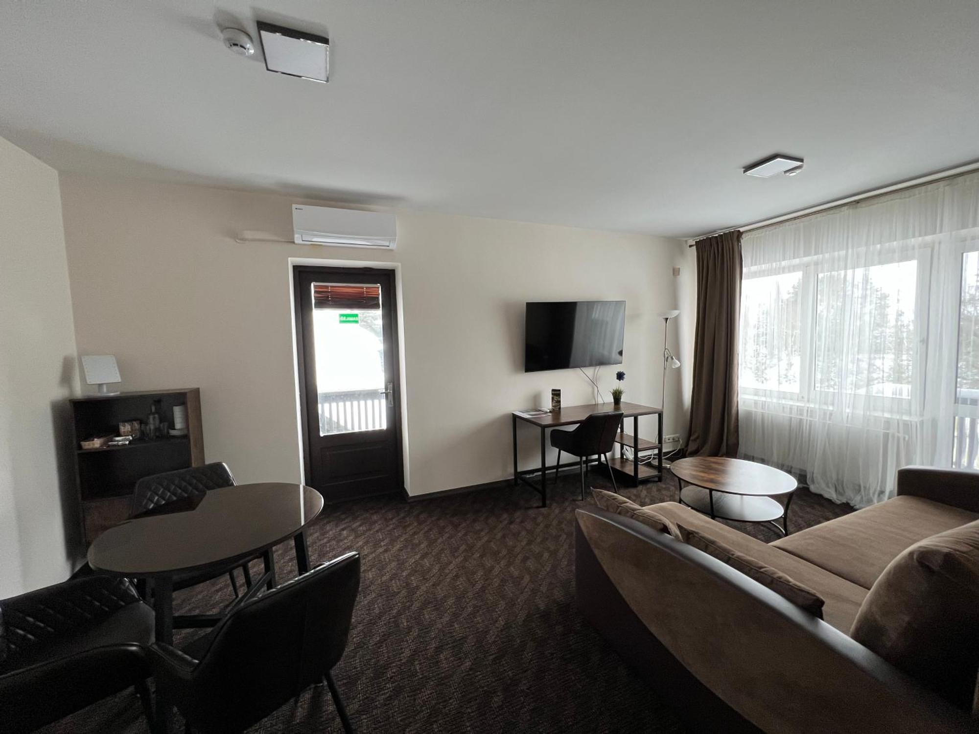 Butenas Hotel Tyla Birzai ภายนอก รูปภาพ